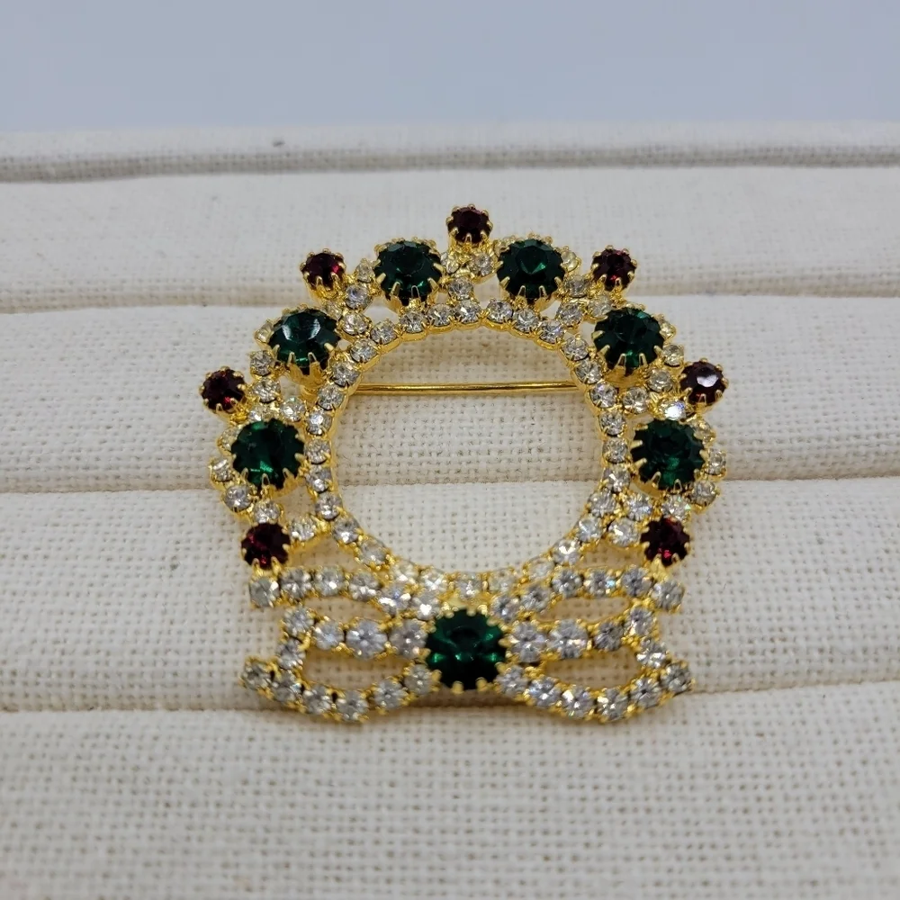 Vintage Christmas Brooch • Goldtone W/ Colorful Rhinestones • Wreath